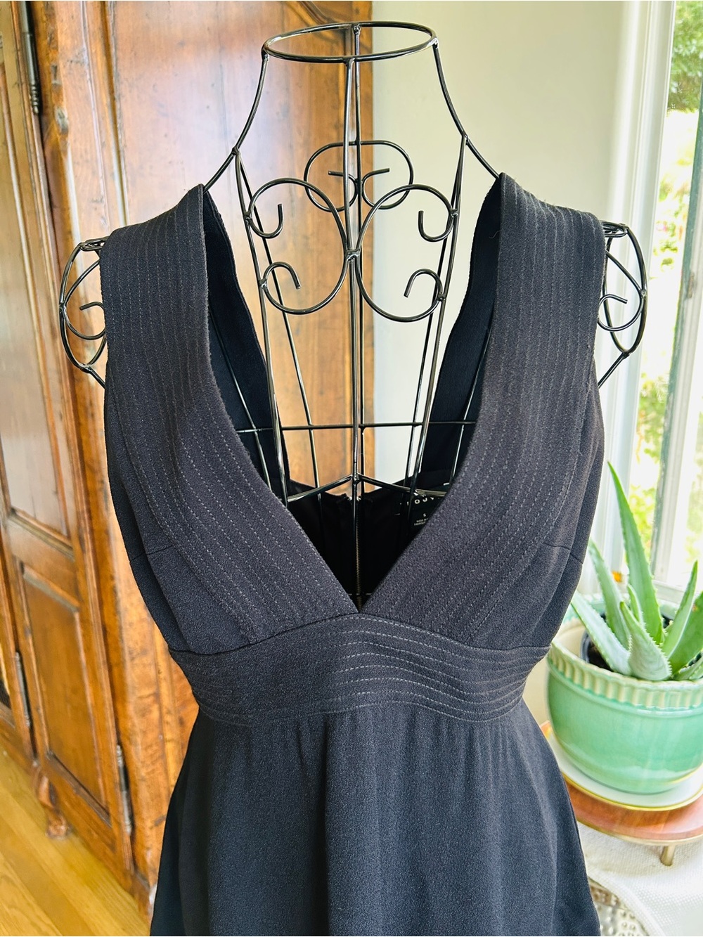 Trouve Women's Black V-Neck Sleeveless Peplum Top Black Large - Picture 2 of 9